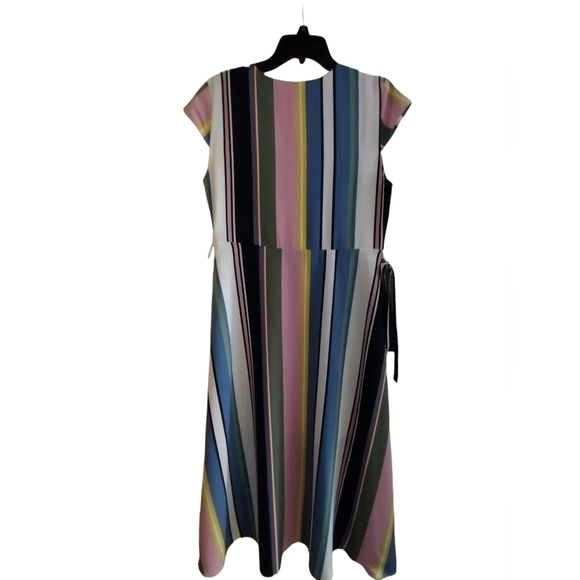 Like new! Madison multicolored striped faux wrap dress Size XL - Picture 4 of 6